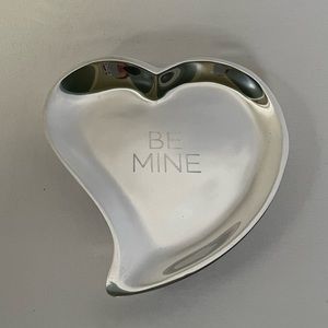 Mariposa Heart Canapé “Be Mine” Valentine’s Day